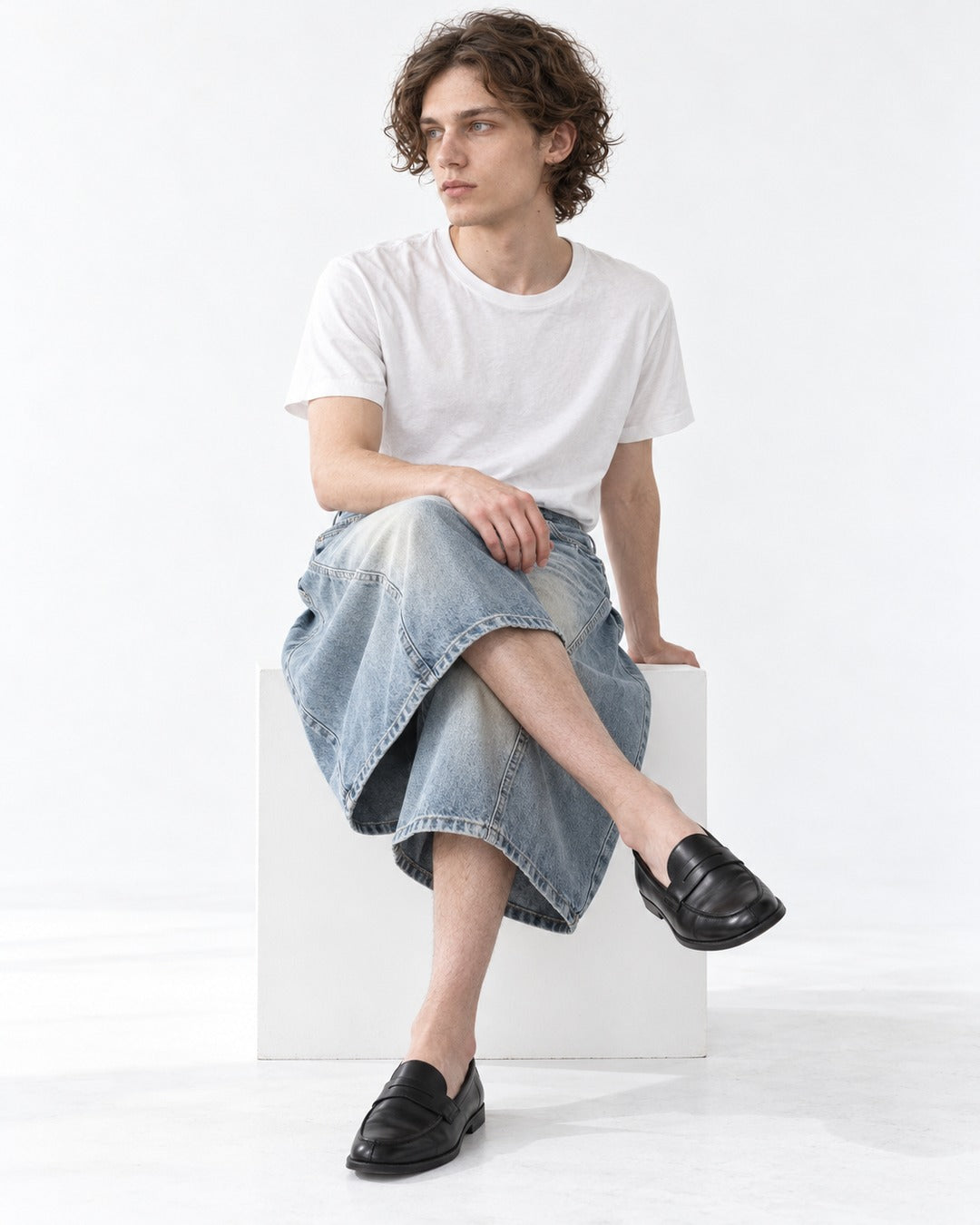 Curved Panel Cropped Denim Pants