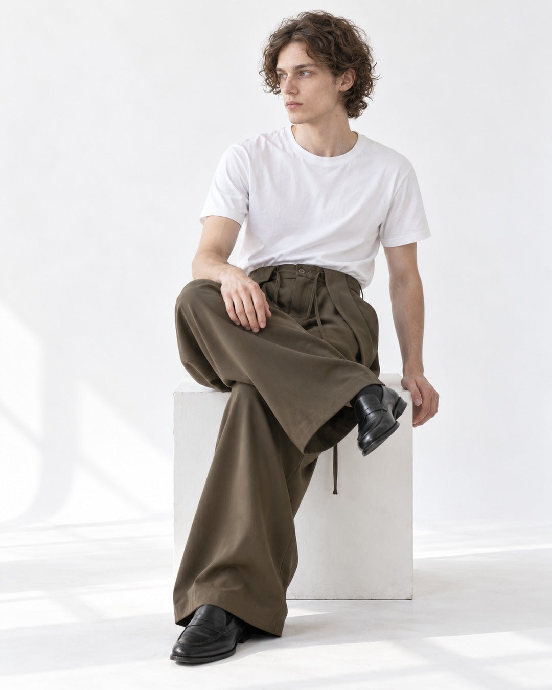 Drawstring Pleated Wide Trousers