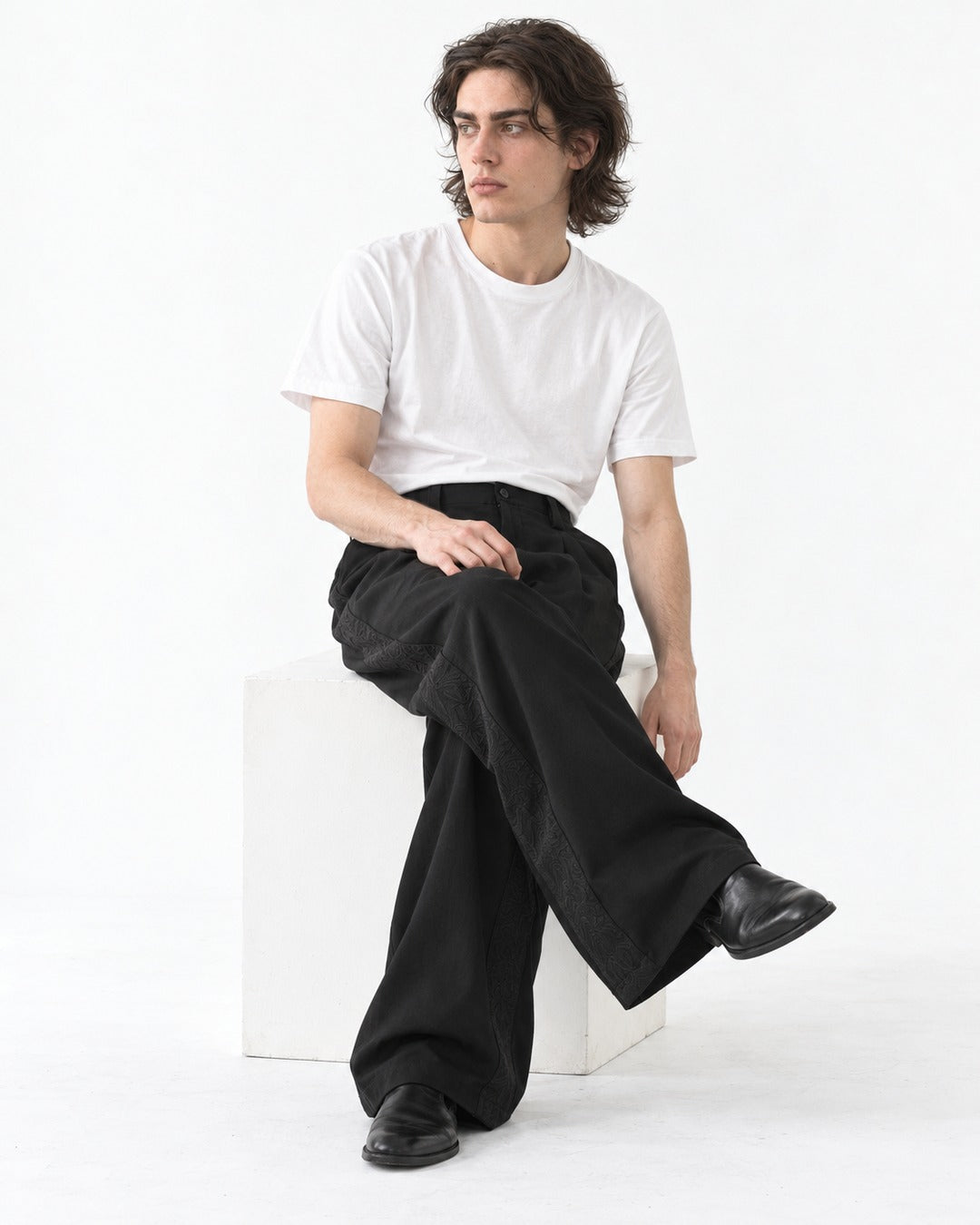 Pleated Wide-Leg Trousers With Side Zip Pocket