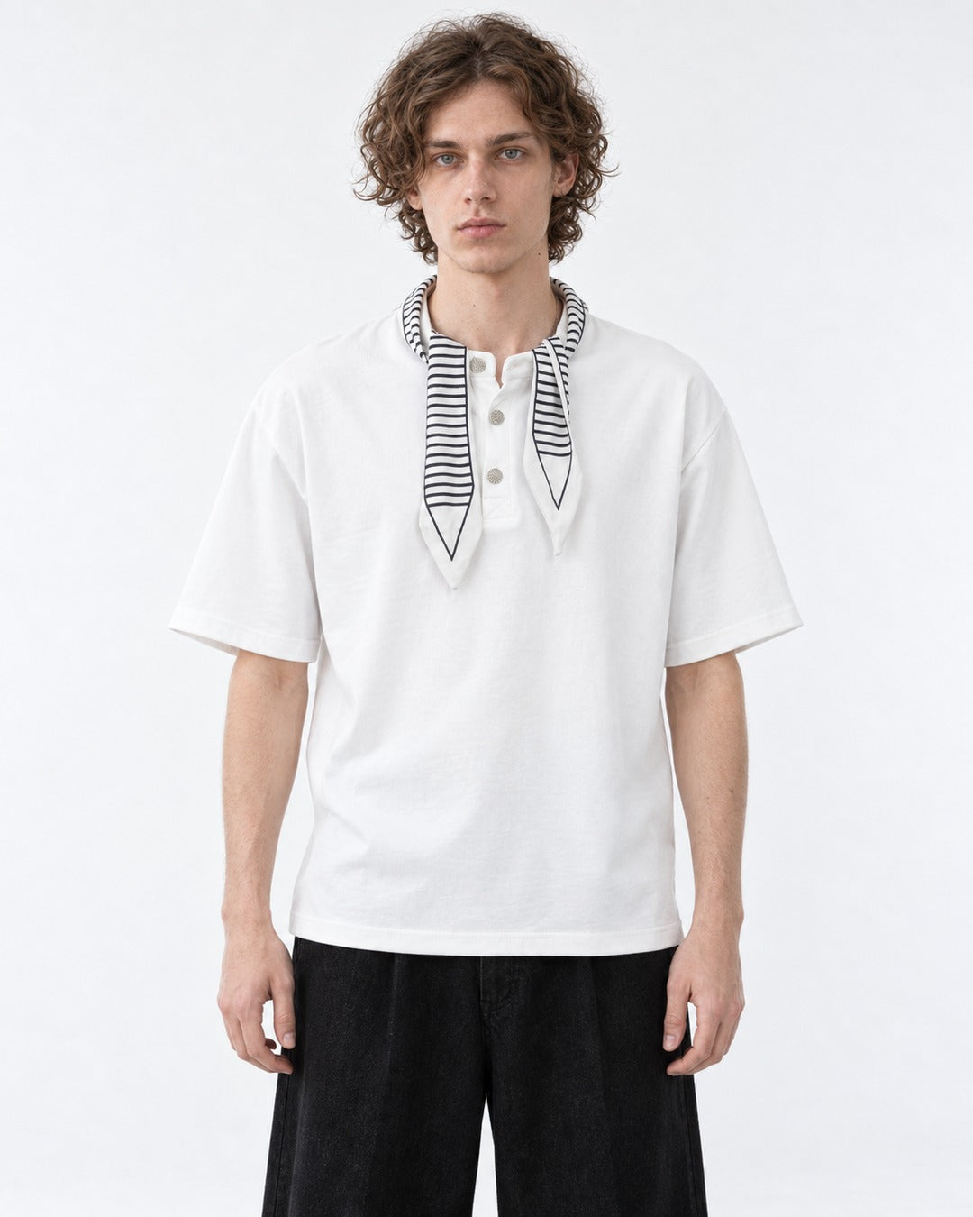 Tee with Graphic Collar Print