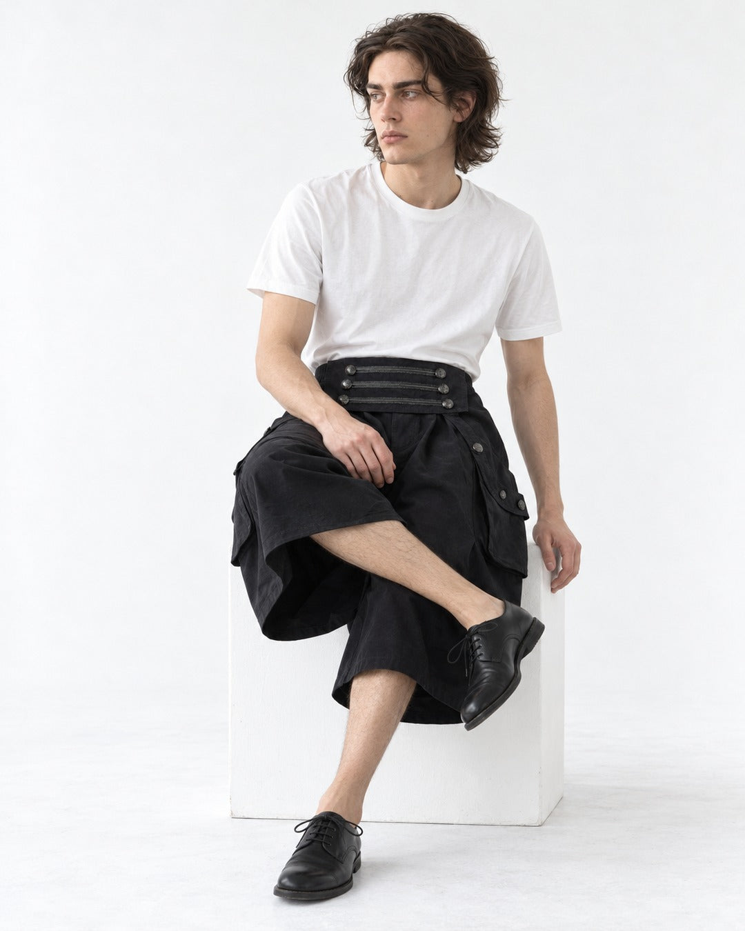Triple-Snap Waistband Cropped Cargo Shorts