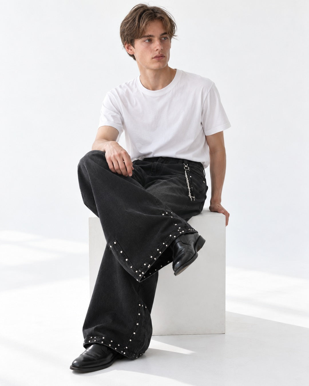 Rivet-Hem Barrel-Leg Jeans