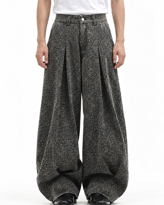 Pleated Wide-Leg Leopard Print Jeans
