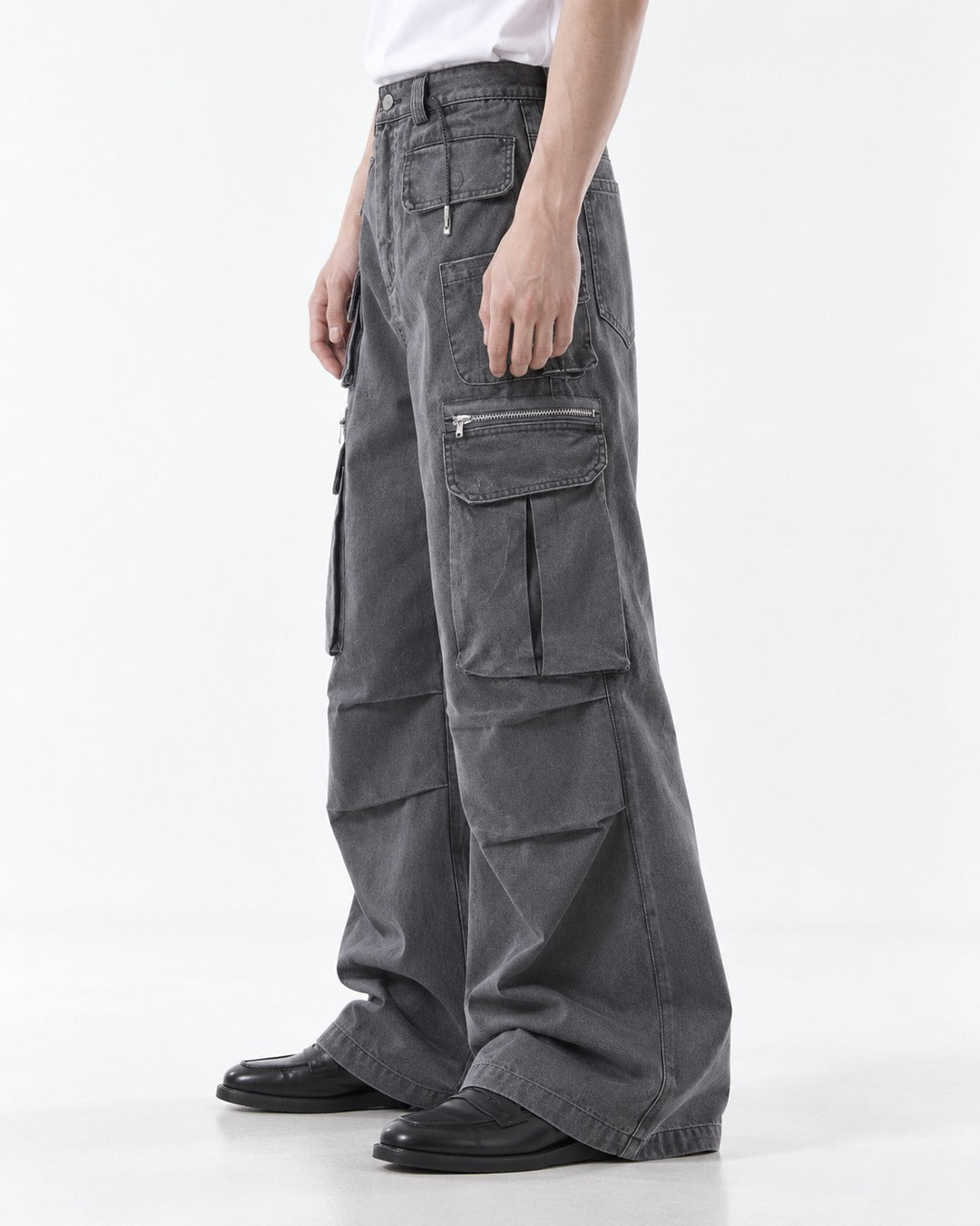 Multi Pocket Pleated Flare Cargo Pants