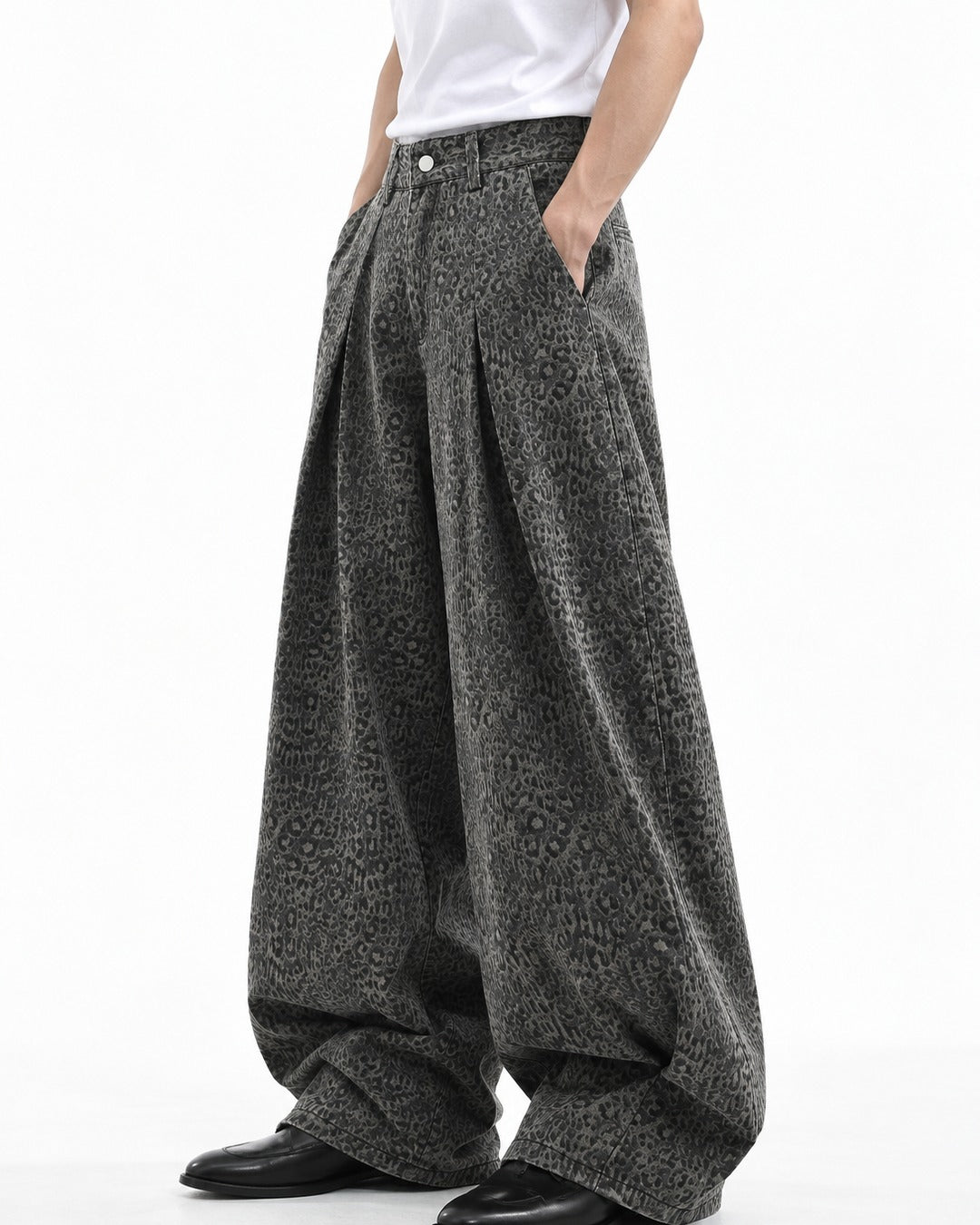Pleated Wide-Leg Leopard Print Jeans