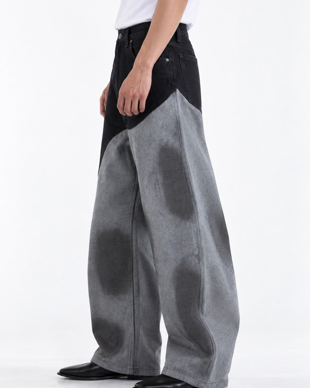 Curved Color-Block Wide-Leg Jeans