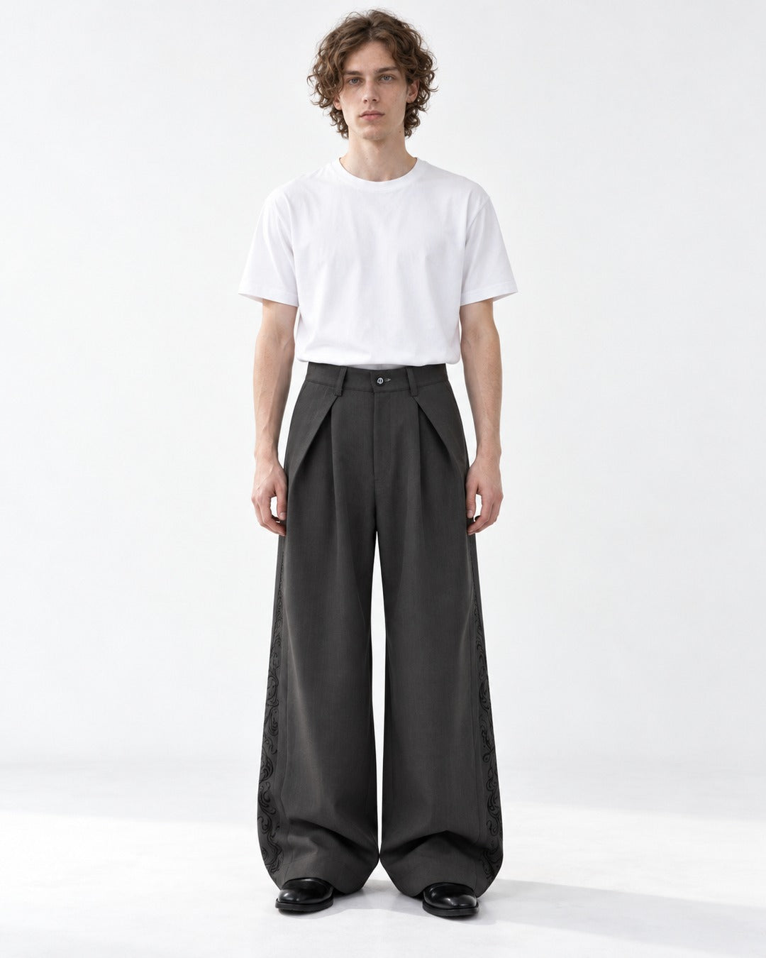 Pleated Wide-Leg Trousers with Side Embroidery