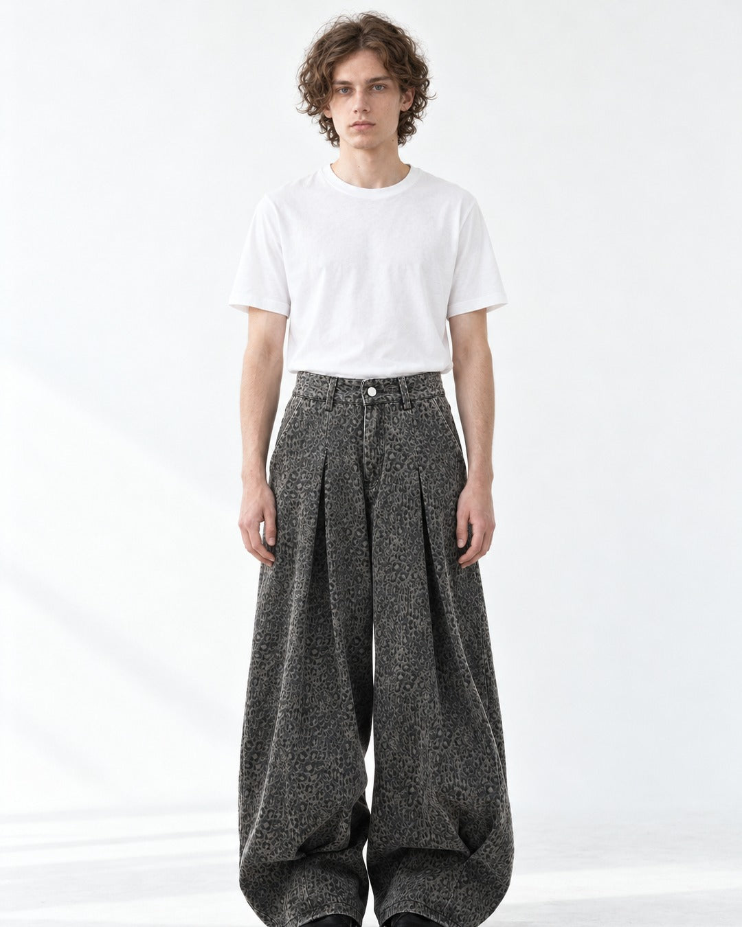 Pleated Wide-Leg Leopard Print Jeans