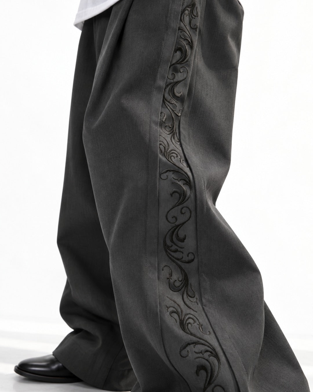 Pleated Wide-Leg Trousers with Side Embroidery