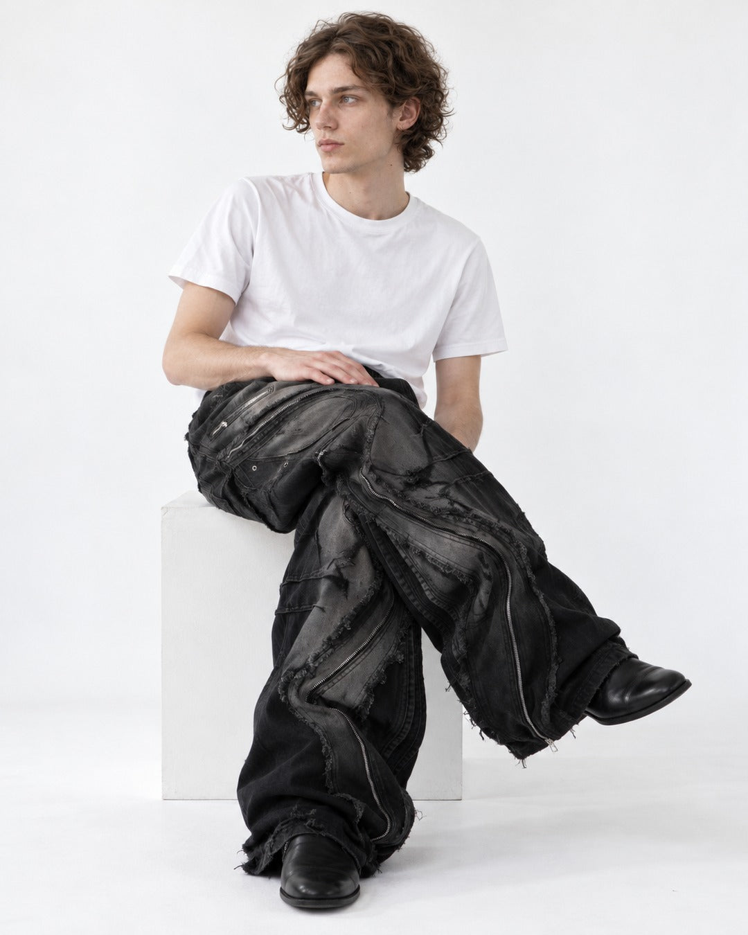 Wavy Panel Frayed Zip Jeans