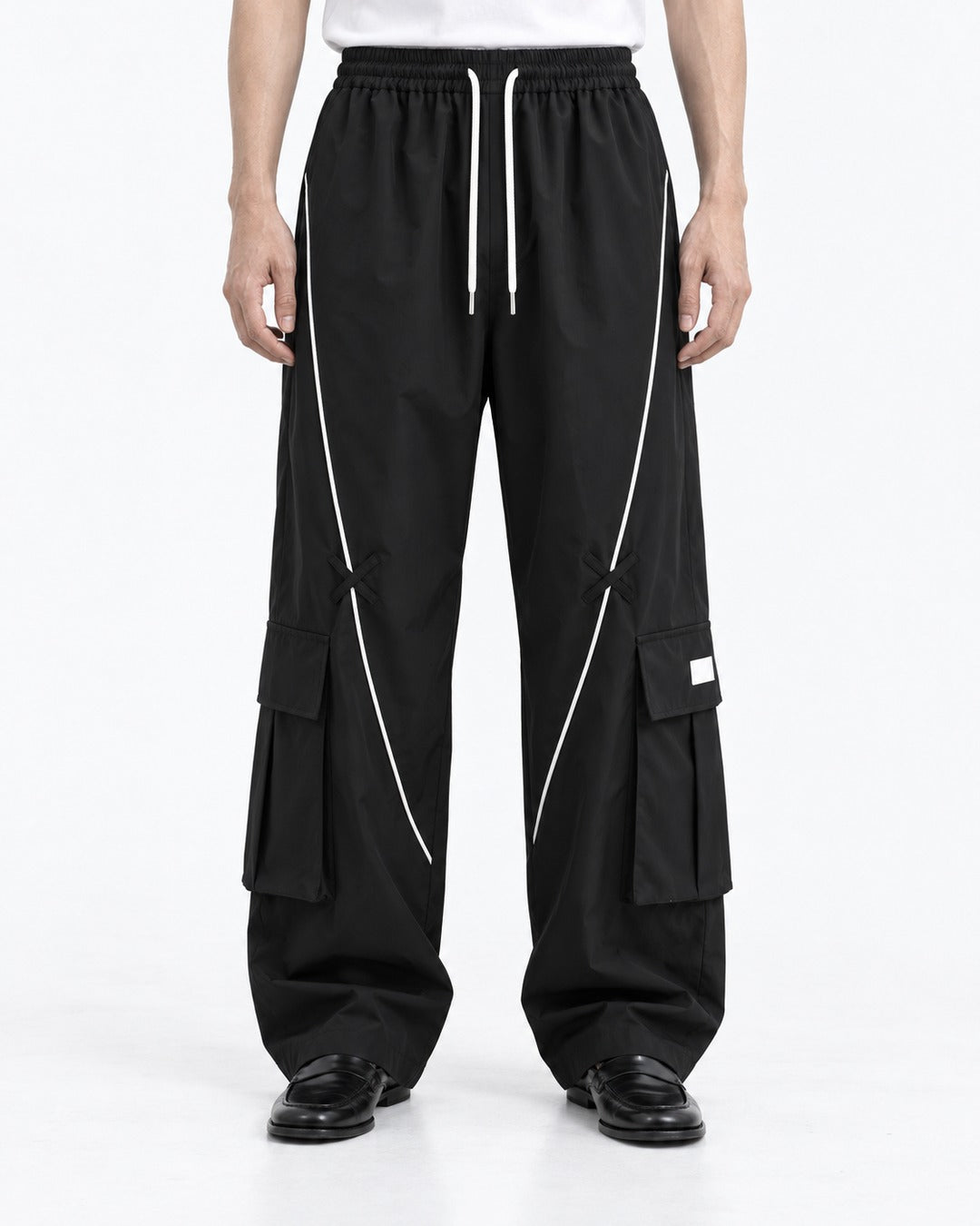 Contrast-Piping Wide-Leg Cargo Pants