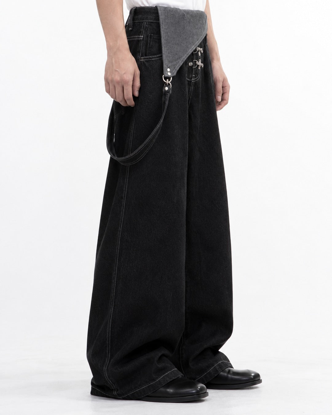 Wide-Leg Cargo Pants