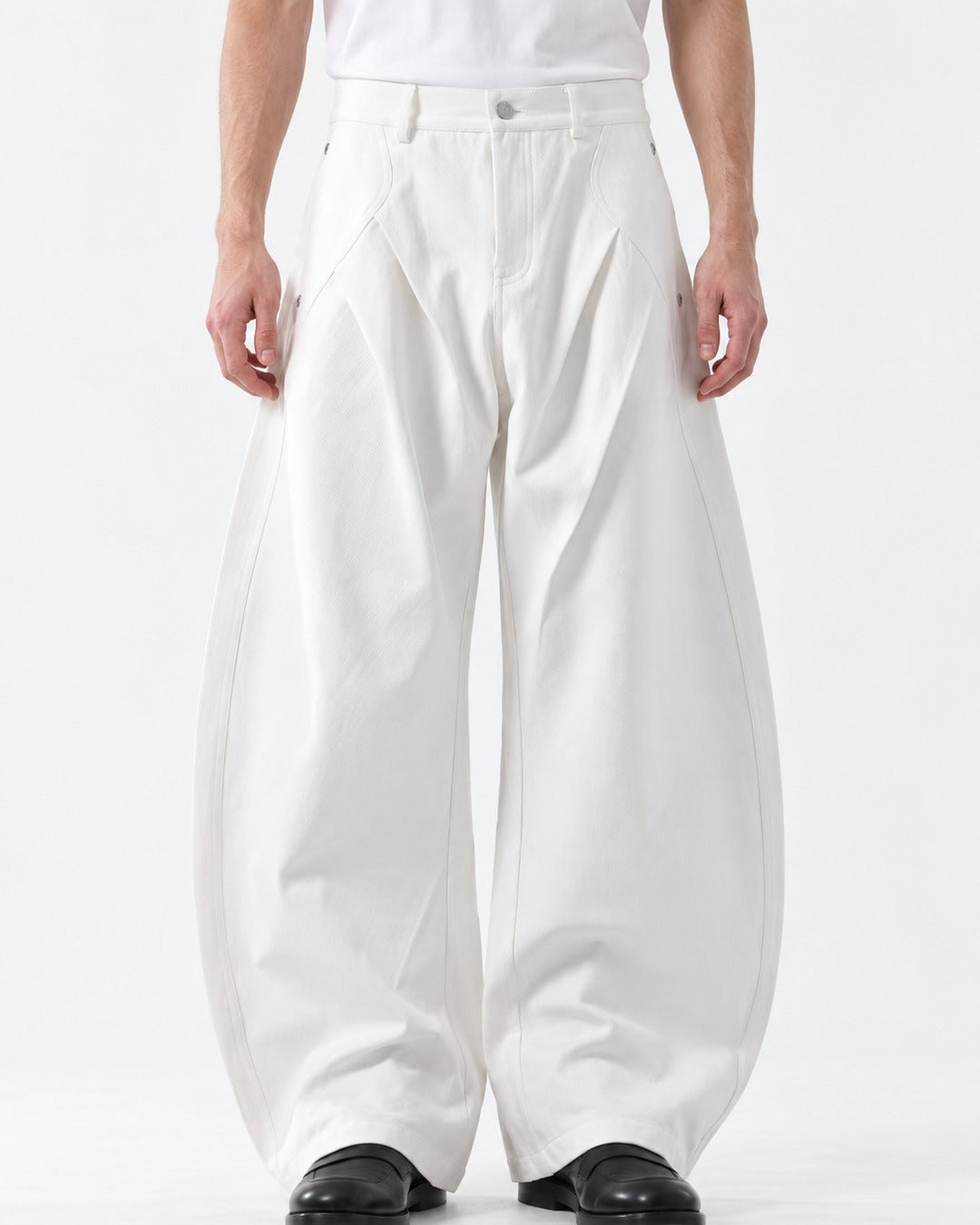 Curved Pleat Balloon Wide-Leg Trousers