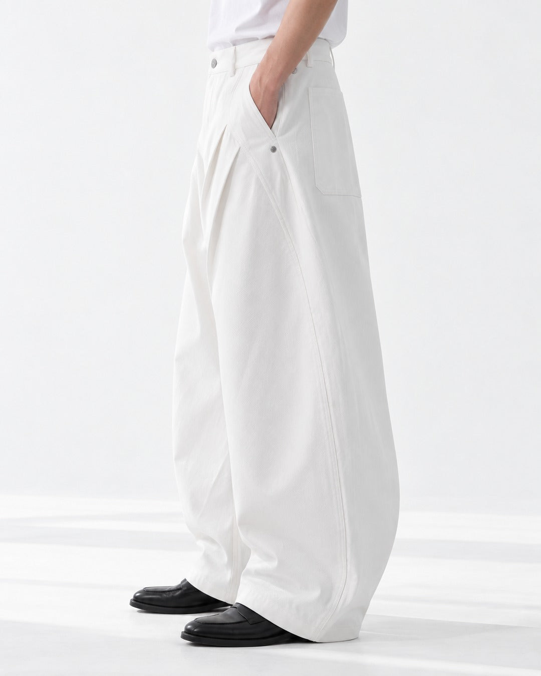 Curved Pleat Balloon Wide-Leg Trousers
