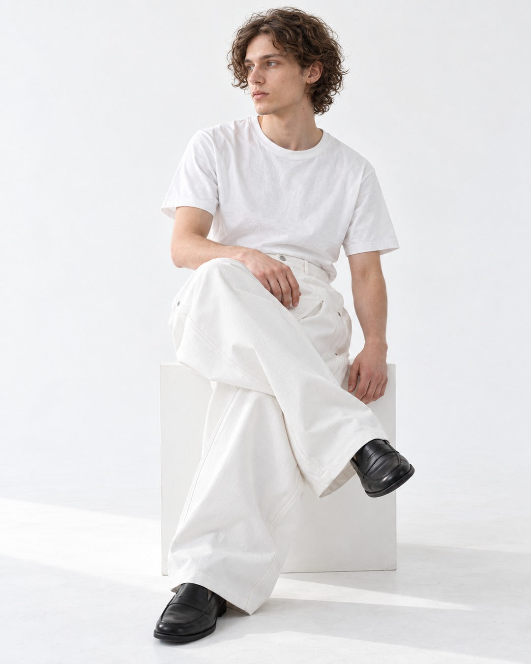 Curved Pleat Balloon Wide-Leg Trousers