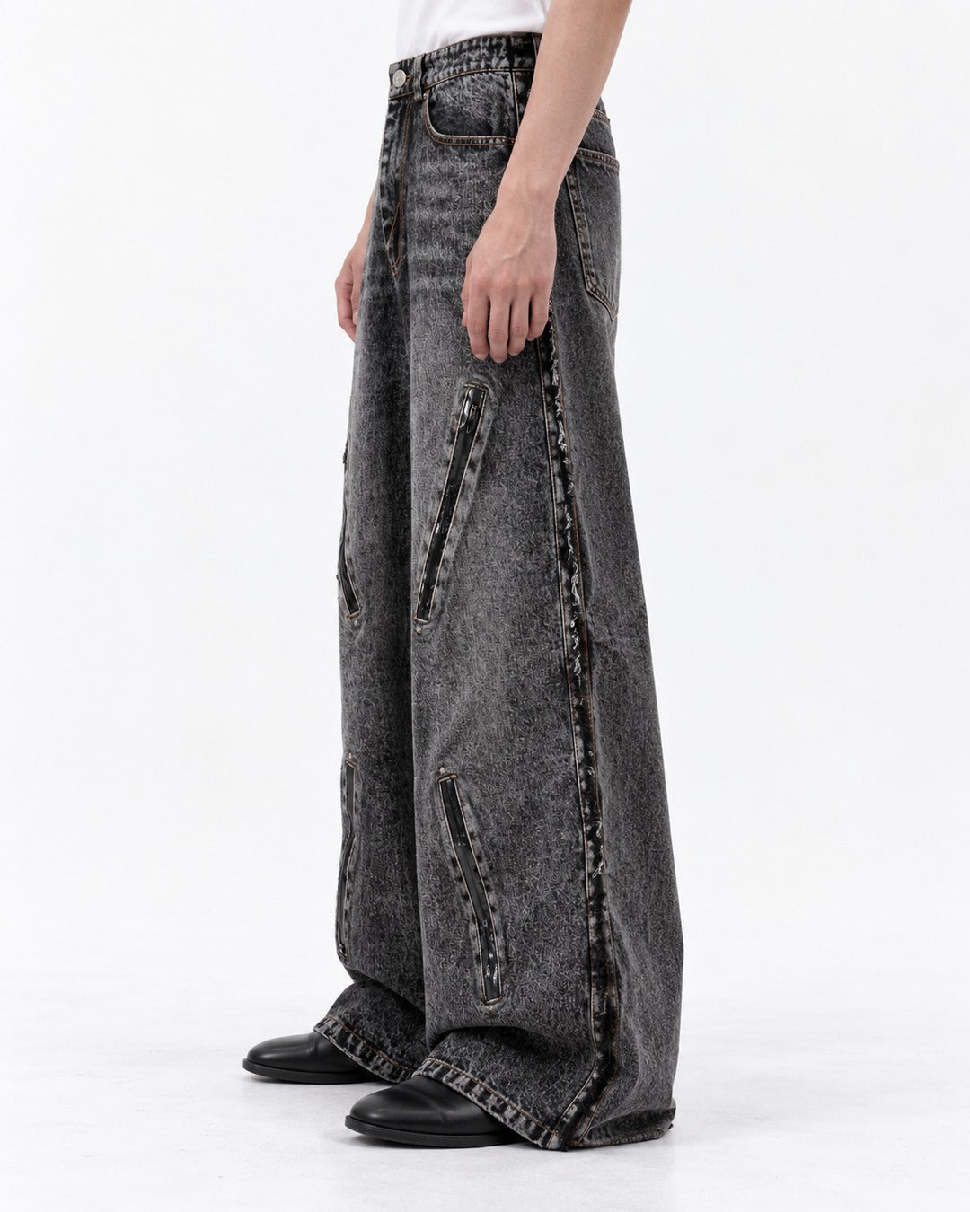Frayed-Seam Zip-Pocket Wide-Leg Jeans