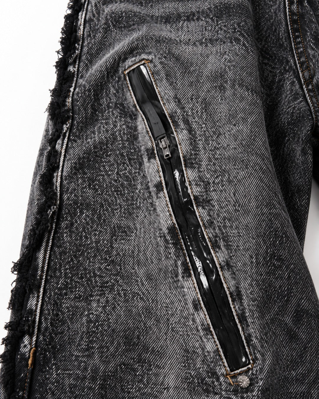 Frayed-Seam Zip-Pocket Wide-Leg Jeans
