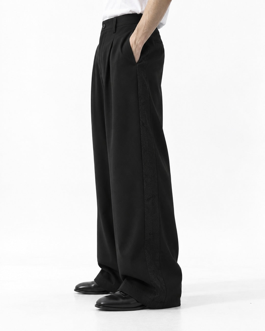 Pleated Wide-Leg Trousers With Side Zip Pocket