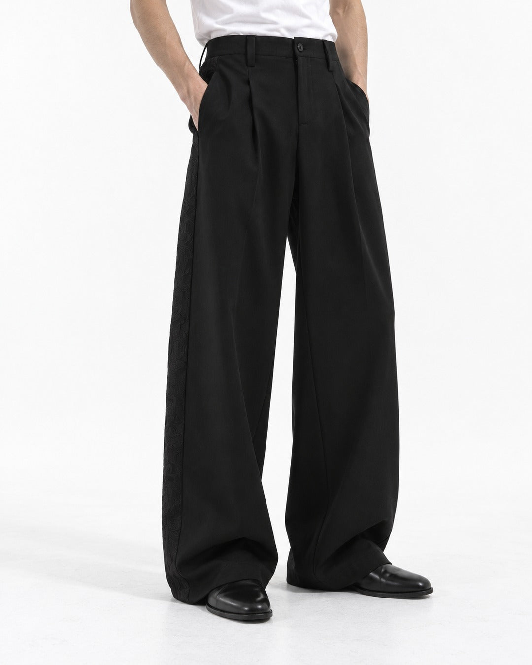 Pleated Wide-Leg Trousers With Side Zip Pocket
