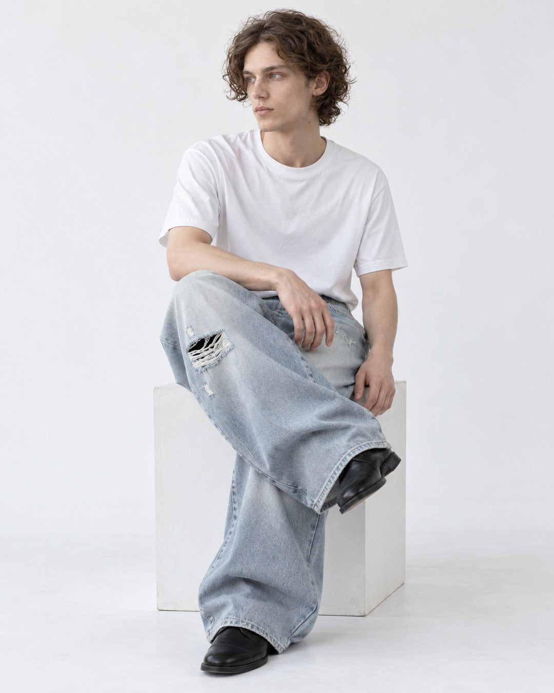 Distressed Wide-Leg Jeans With Raw Hem
