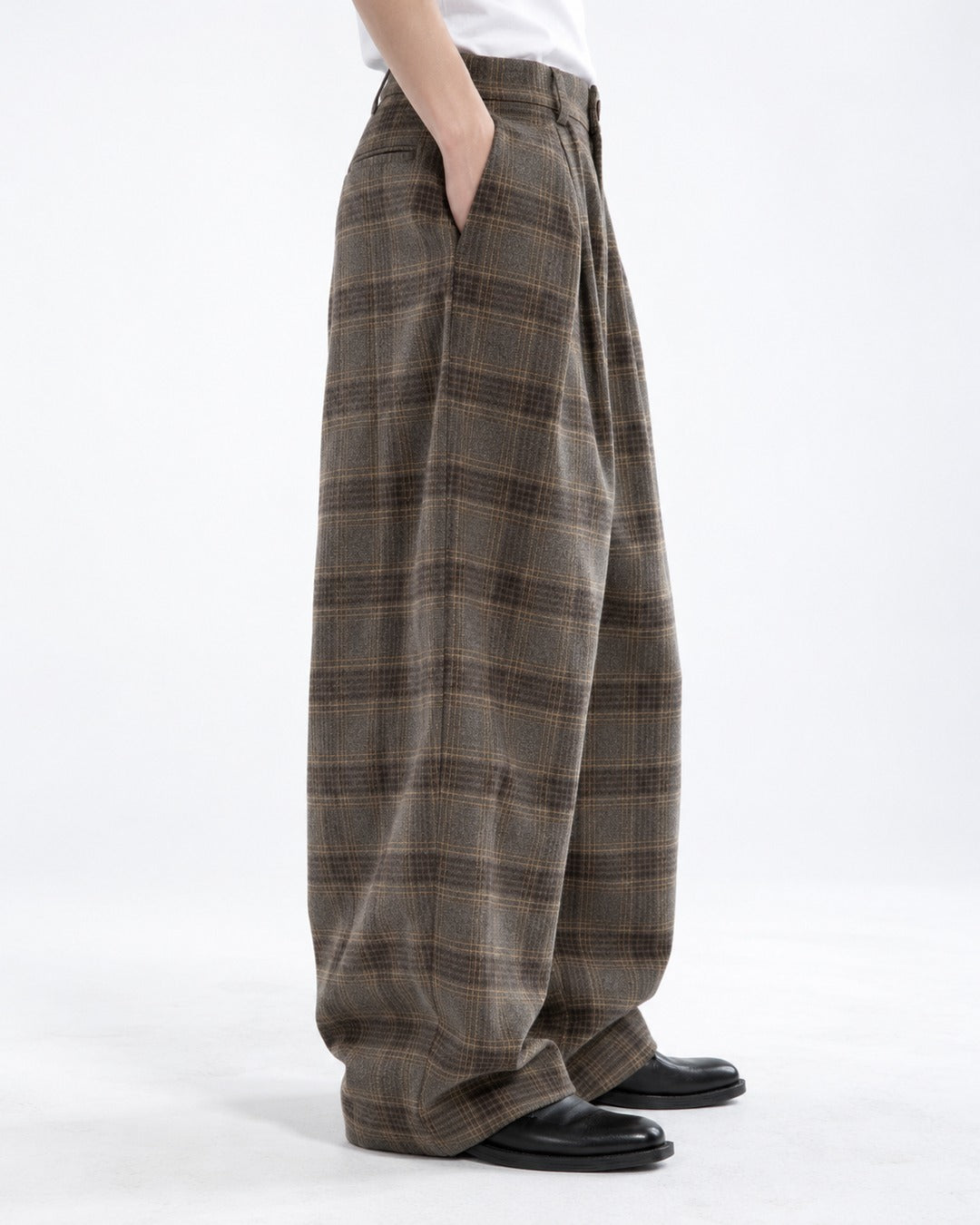 Plaid Pleated Wide-Leg Trousers