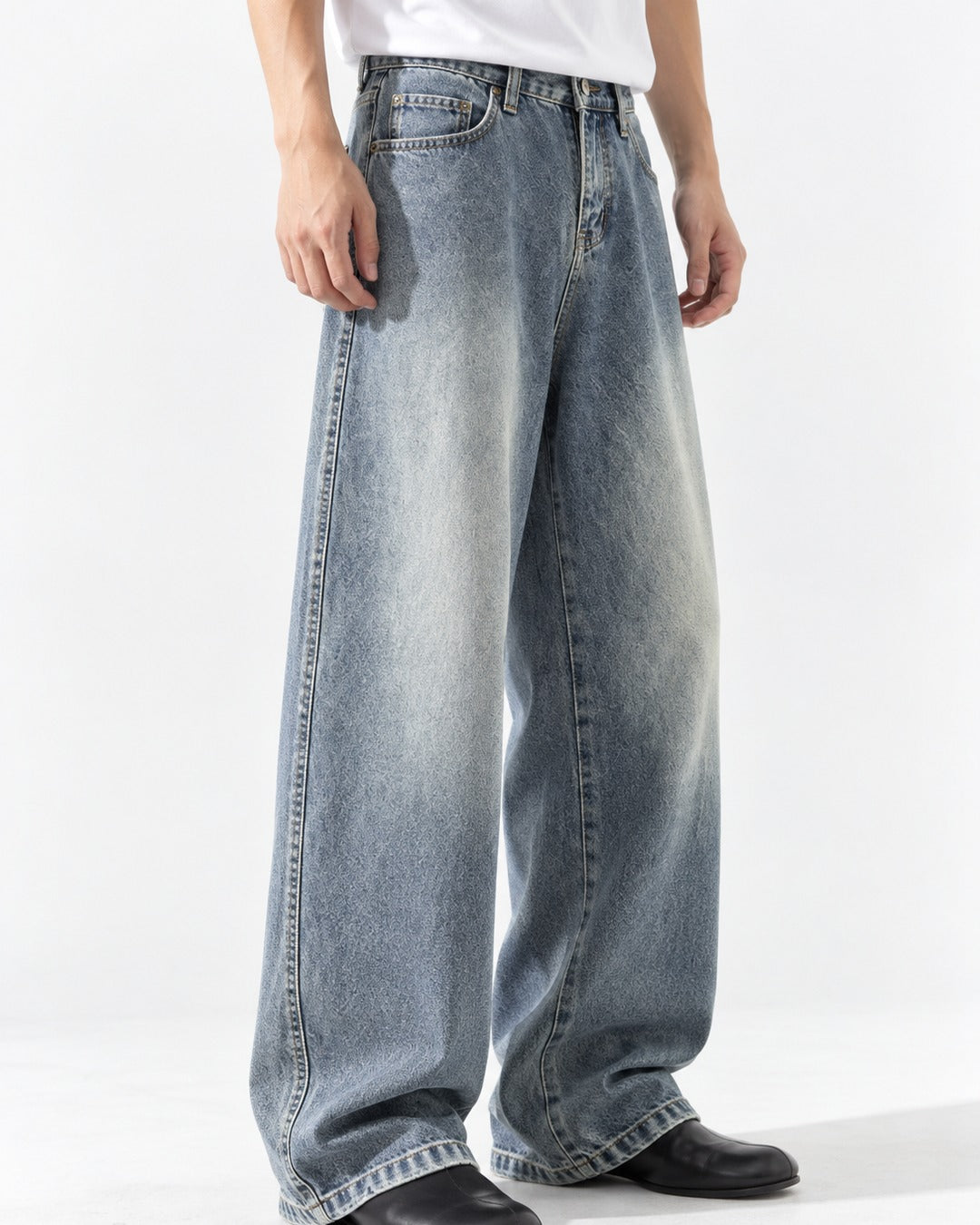 Curved-Seam Baggy Jeans