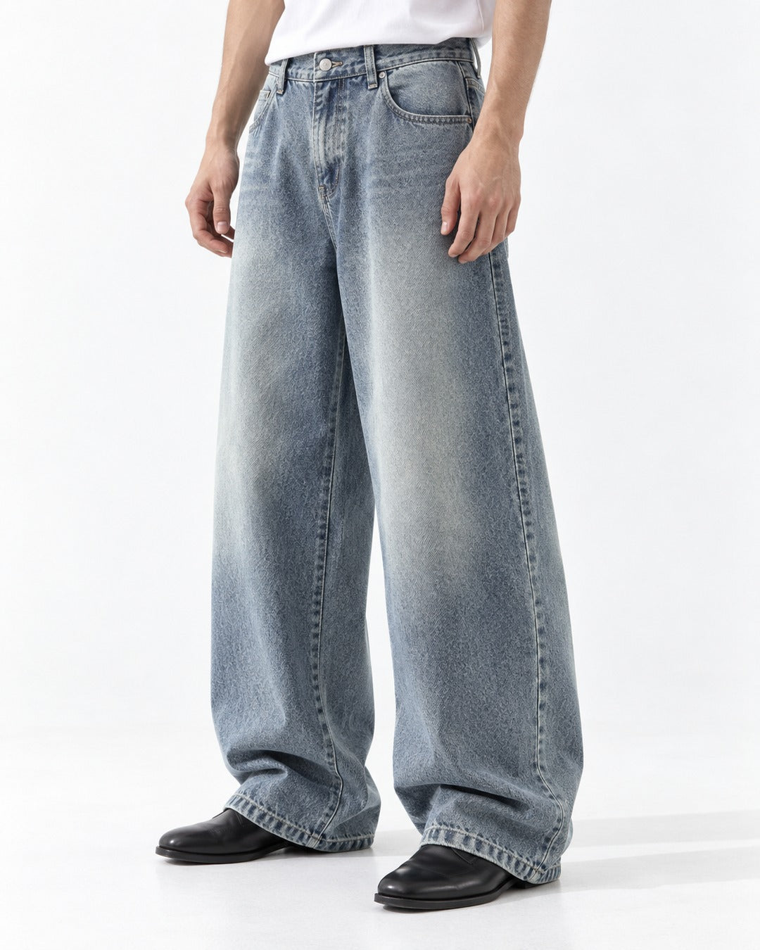 Curved-Seam Baggy Jeans