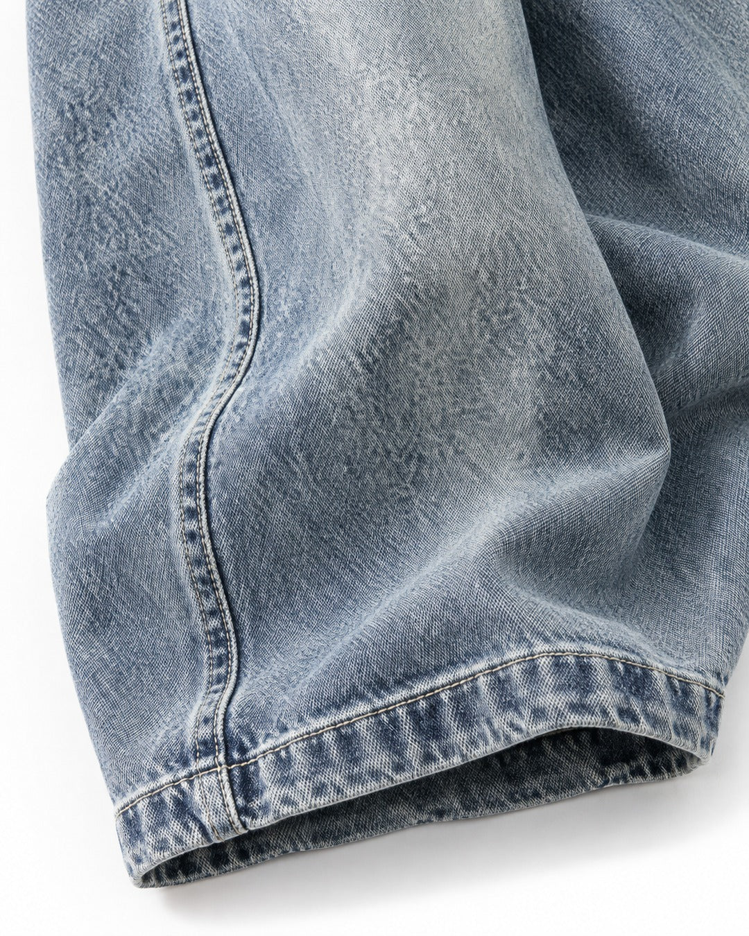 Curved-Seam Baggy Jeans