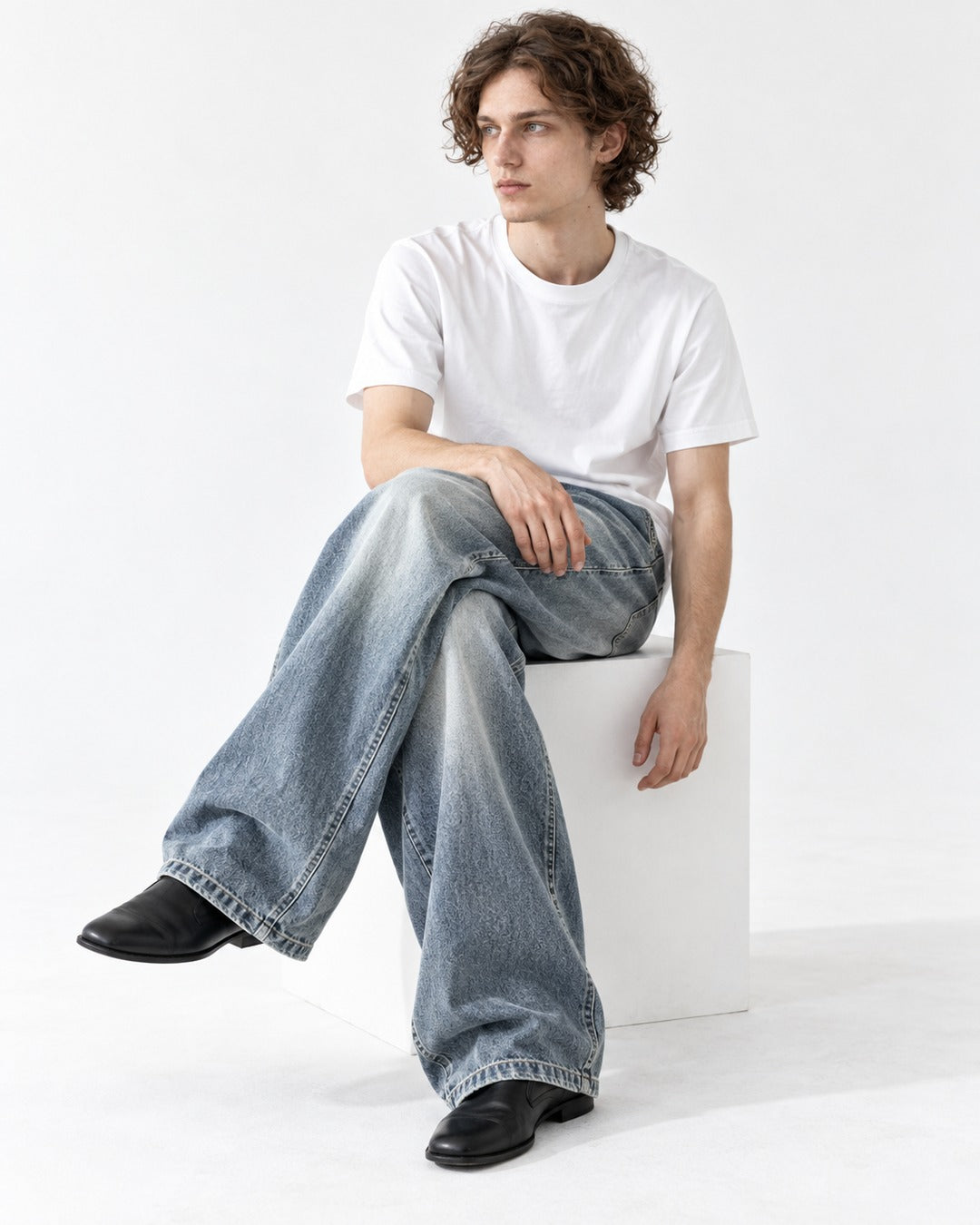 Curved-Seam Baggy Jeans