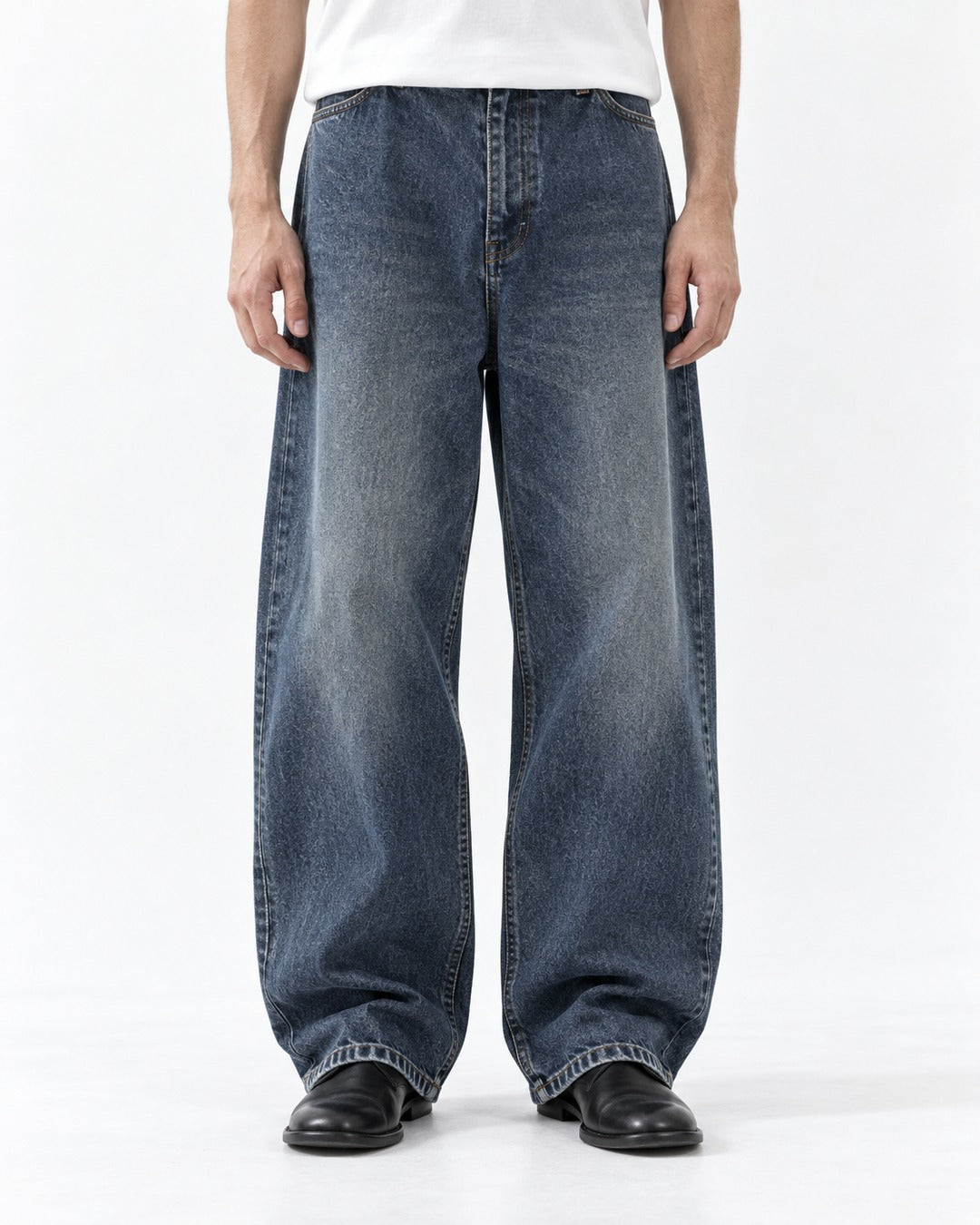 Curved-Seam Baggy Jeans