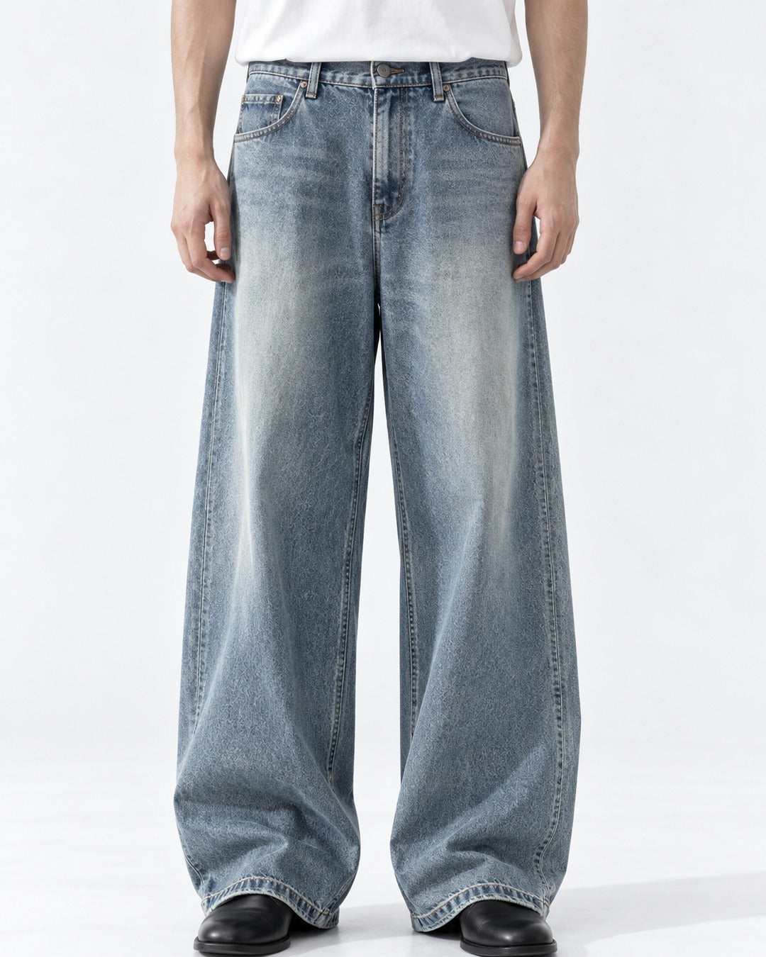 Curved-Seam Baggy Jeans