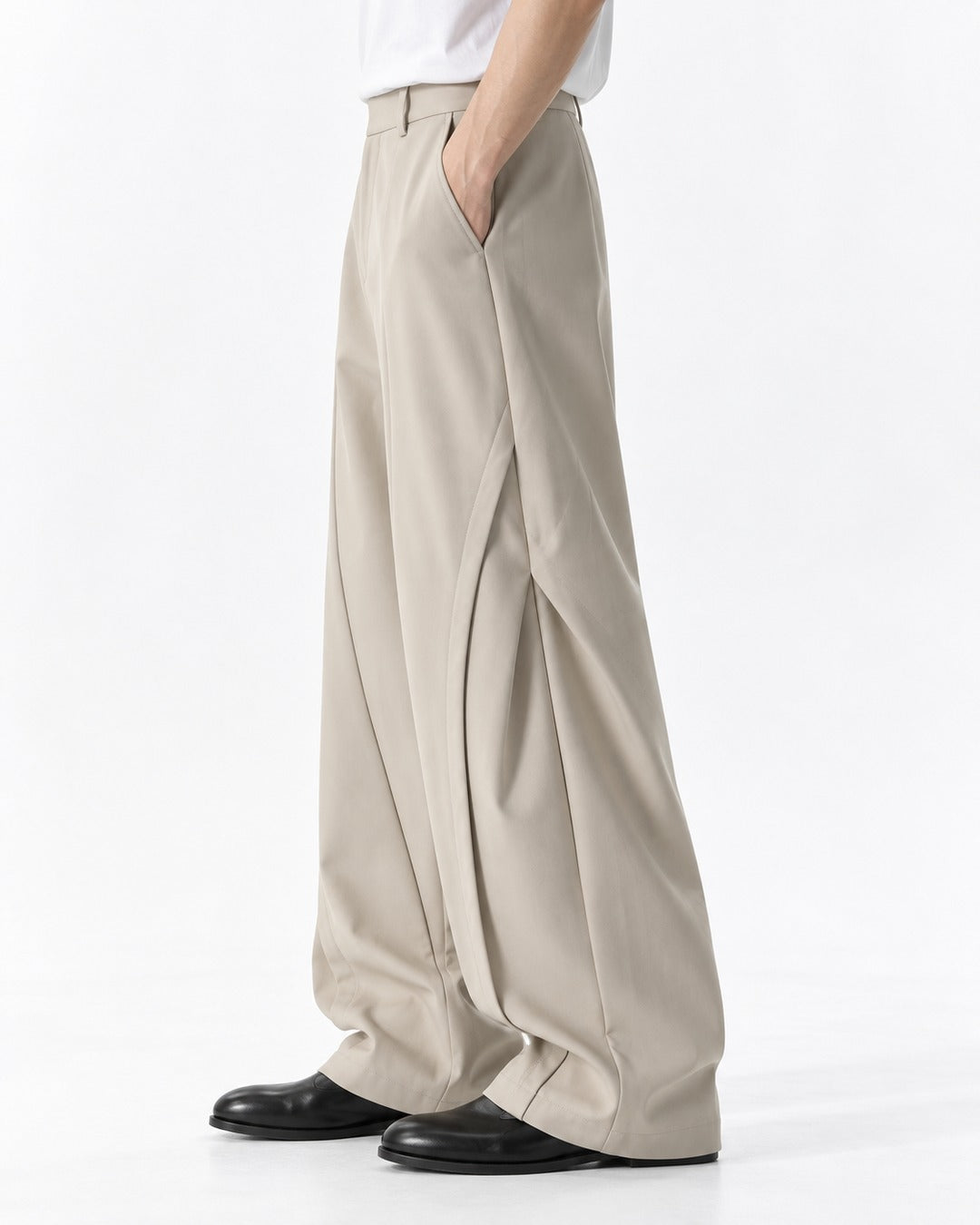 Crossed Seam Balloon-Leg Trousers
