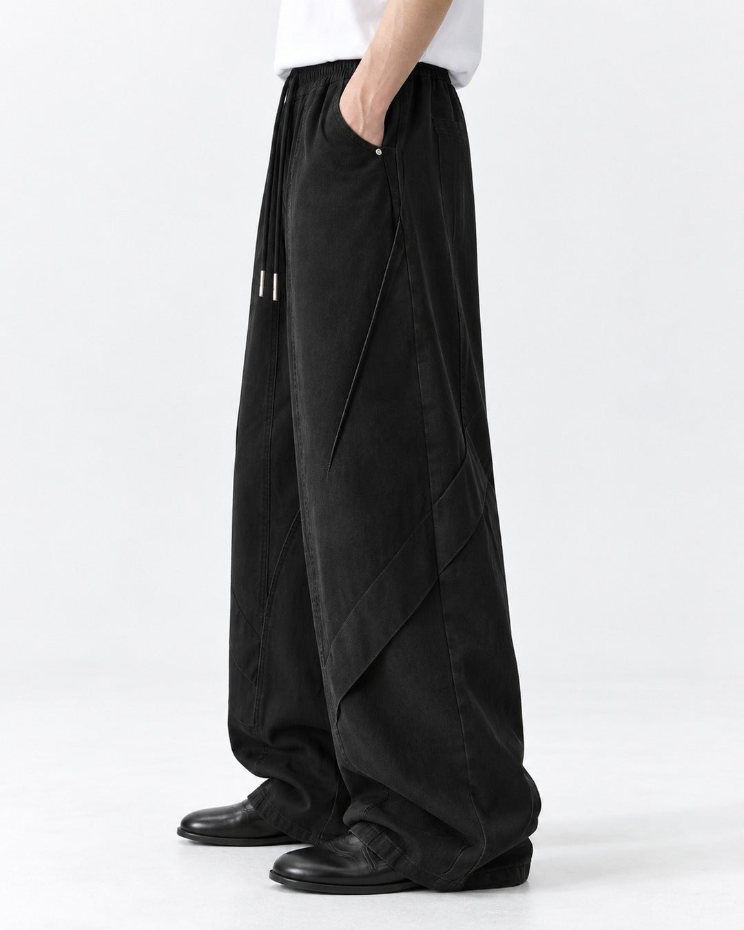 Diagonal-Seam Balloon-Leg Workwear Pants