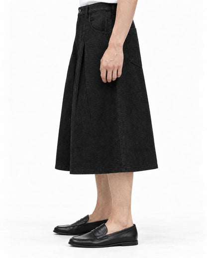 Pleated Wide-Leg Shorts (Black)