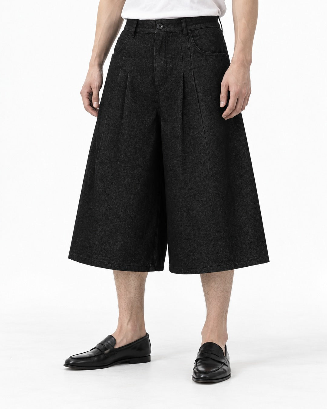 Pleated Wide-Leg Shorts (Black)