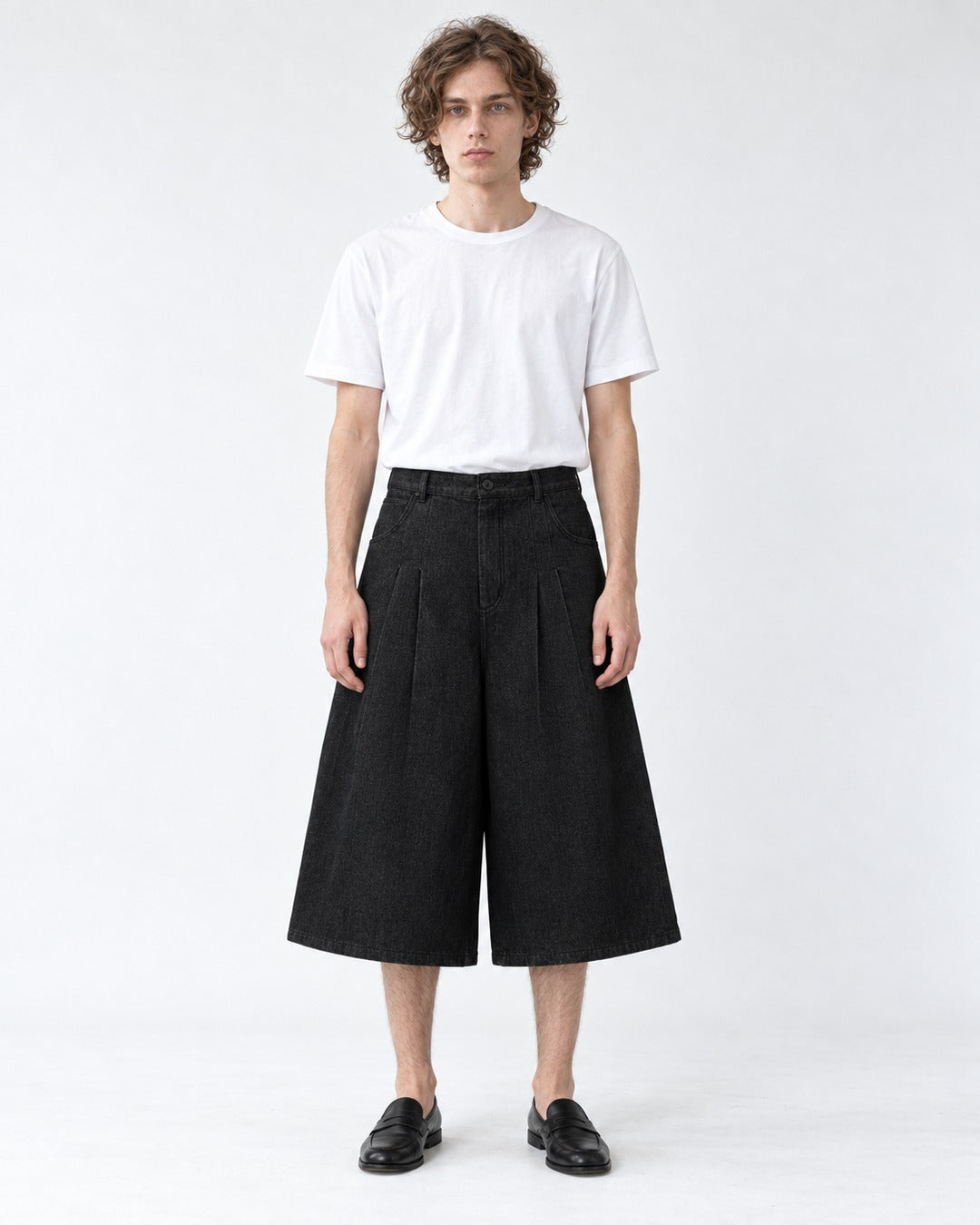 Pleated Wide-Leg Shorts (Black)