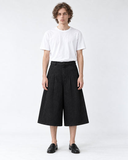 Pleated Wide-Leg Shorts (Black)