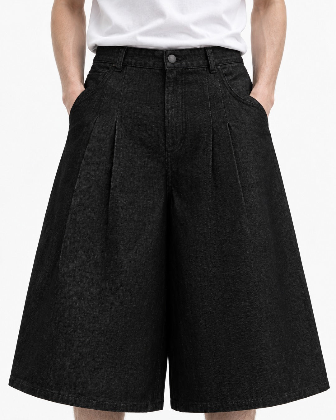 Pleated Wide-Leg Shorts (Black)