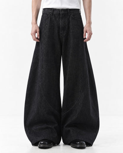 Diagonal-Seam Balloon Jeans