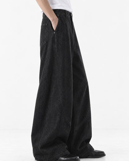Diagonal-Seam Balloon Jeans