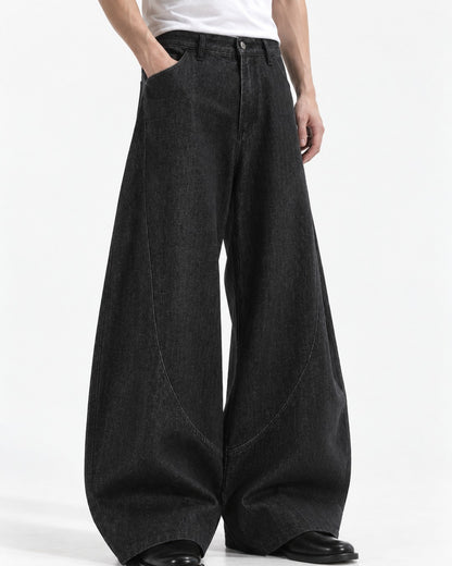 Diagonal-Seam Balloon Jeans