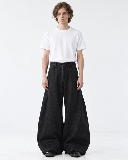 Diagonal-Seam Balloon Jeans