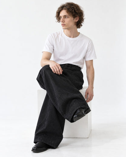 Diagonal-Seam Balloon Jeans
