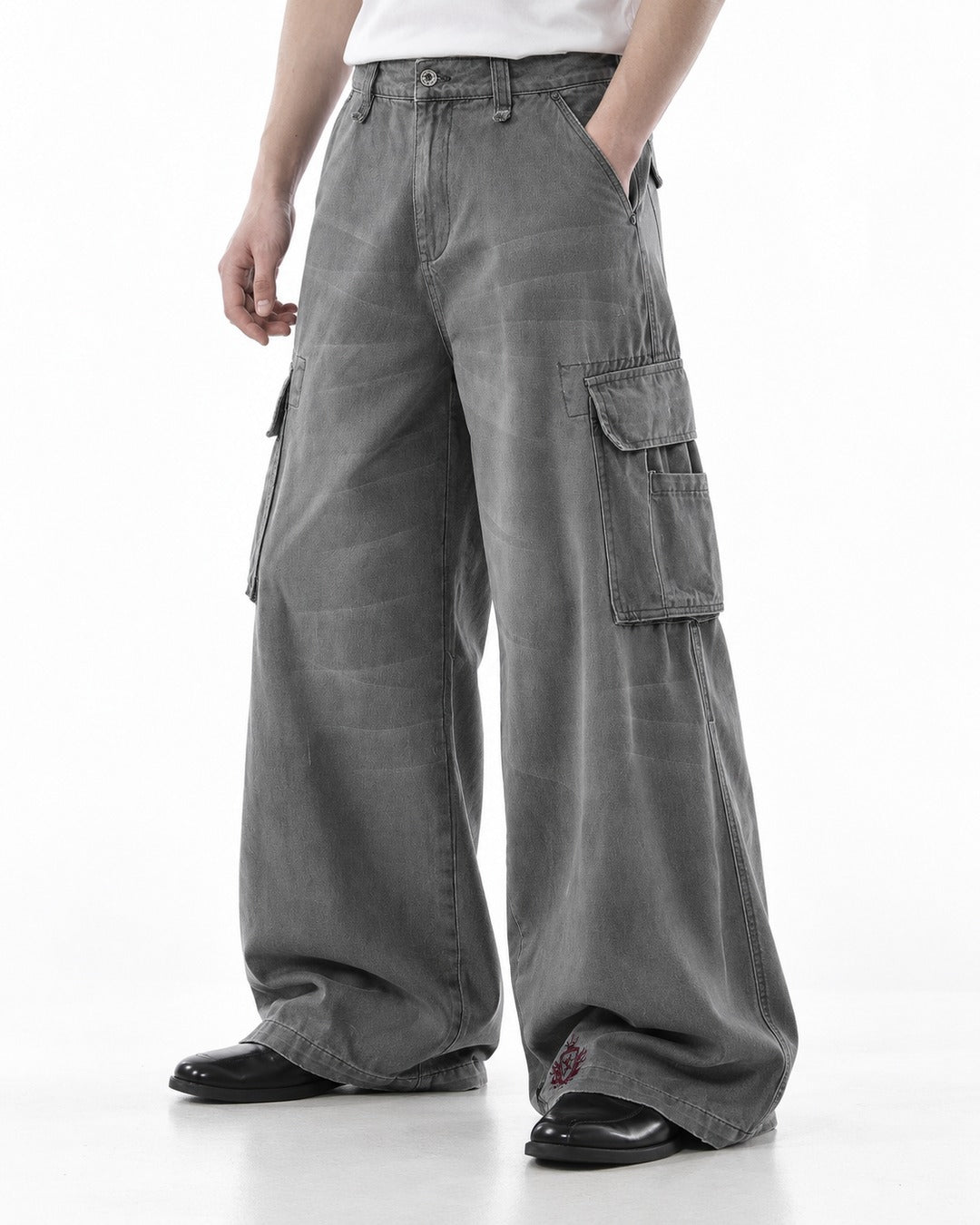 Star-Embroidered Wide-Leg Cargo Jeans