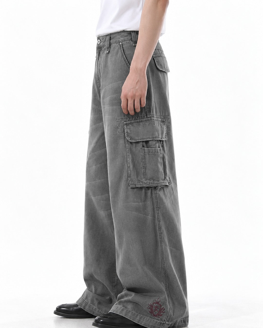 Star-Embroidered Wide-Leg Cargo Jeans