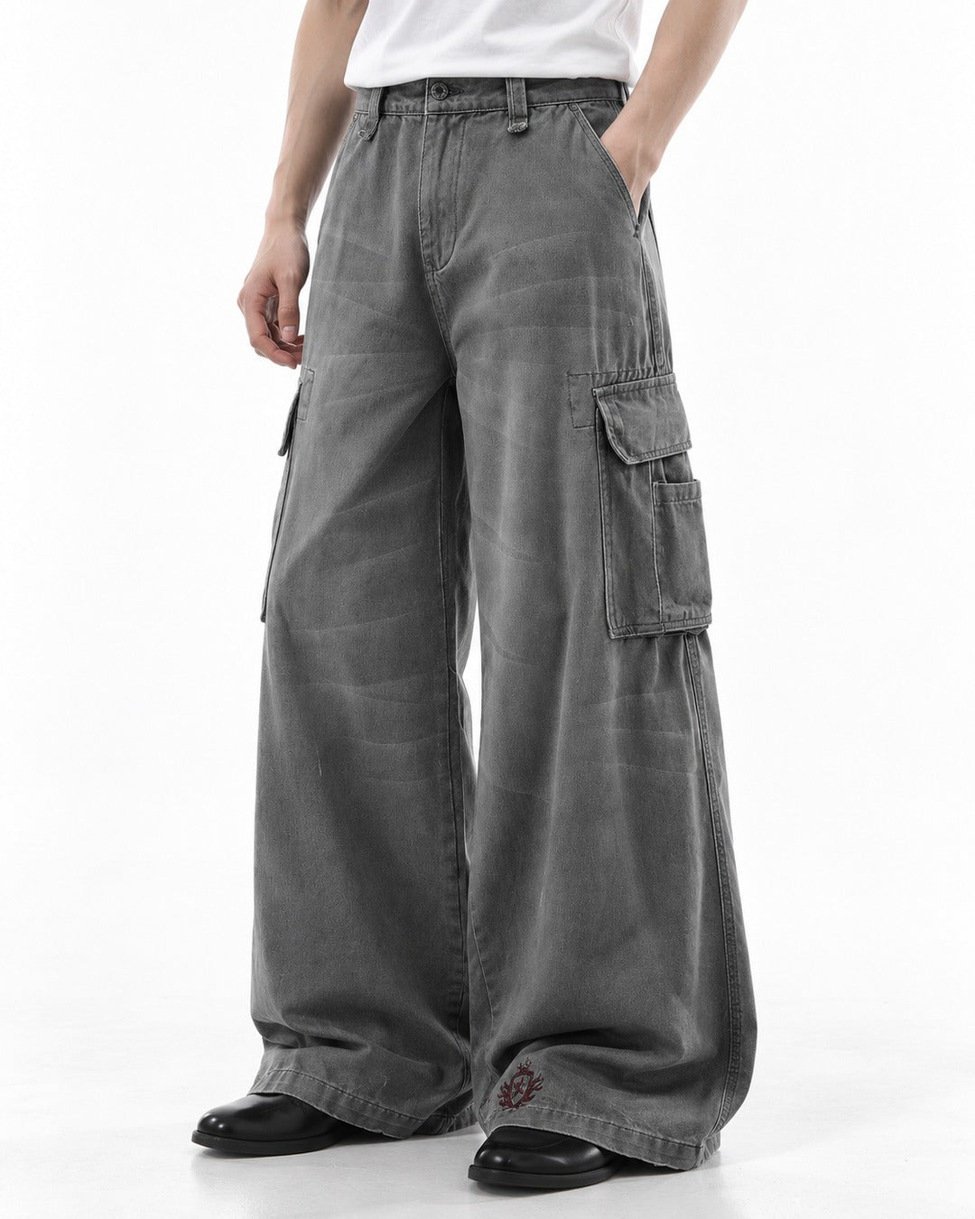Star-Embroidered Wide-Leg Cargo Jeans