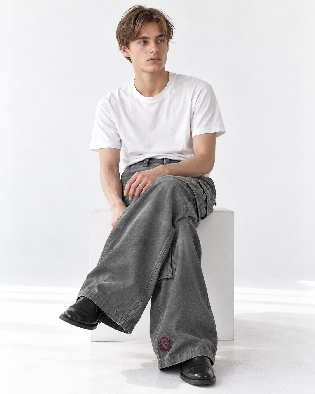 Star-Embroidered Wide-Leg Cargo Jeans