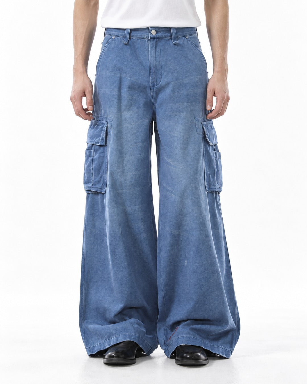 Star-Embroidered Wide-Leg Cargo Jeans