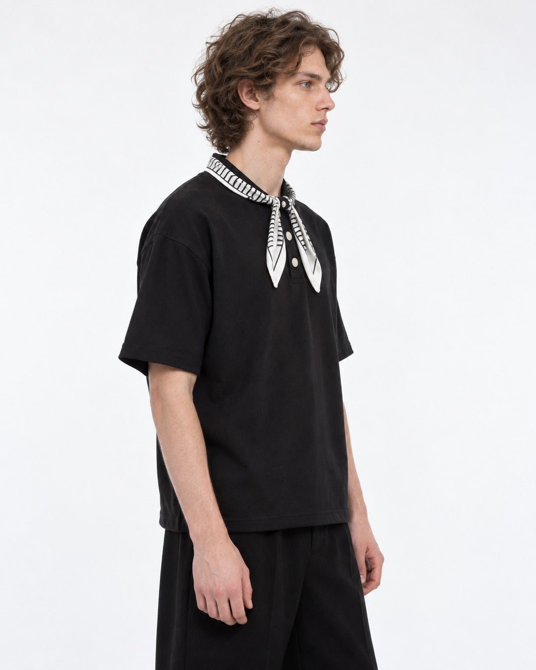 Tee with Graphic Collar Print