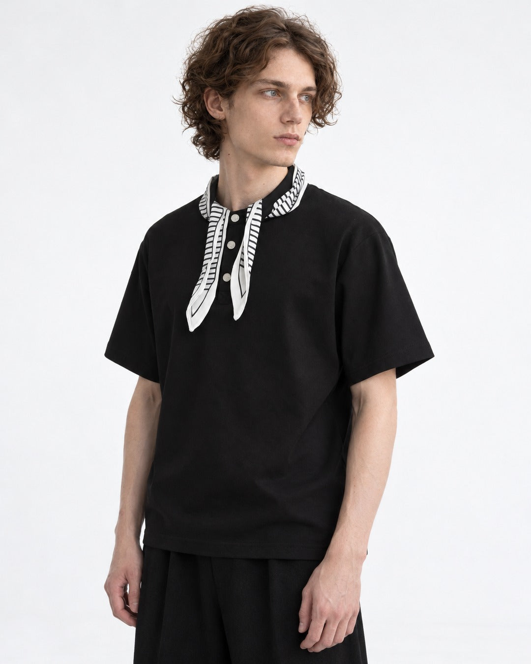 Tee with Graphic Collar Print